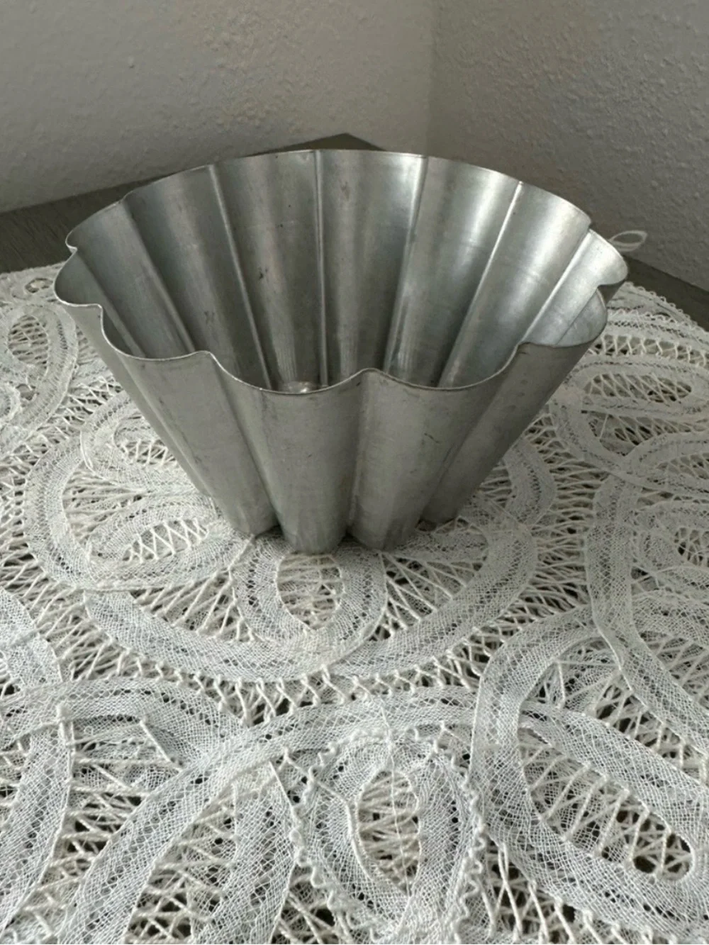 Small Vintage Aluminum Fluted Cake Or Lrg Cupcake Type Pan 5